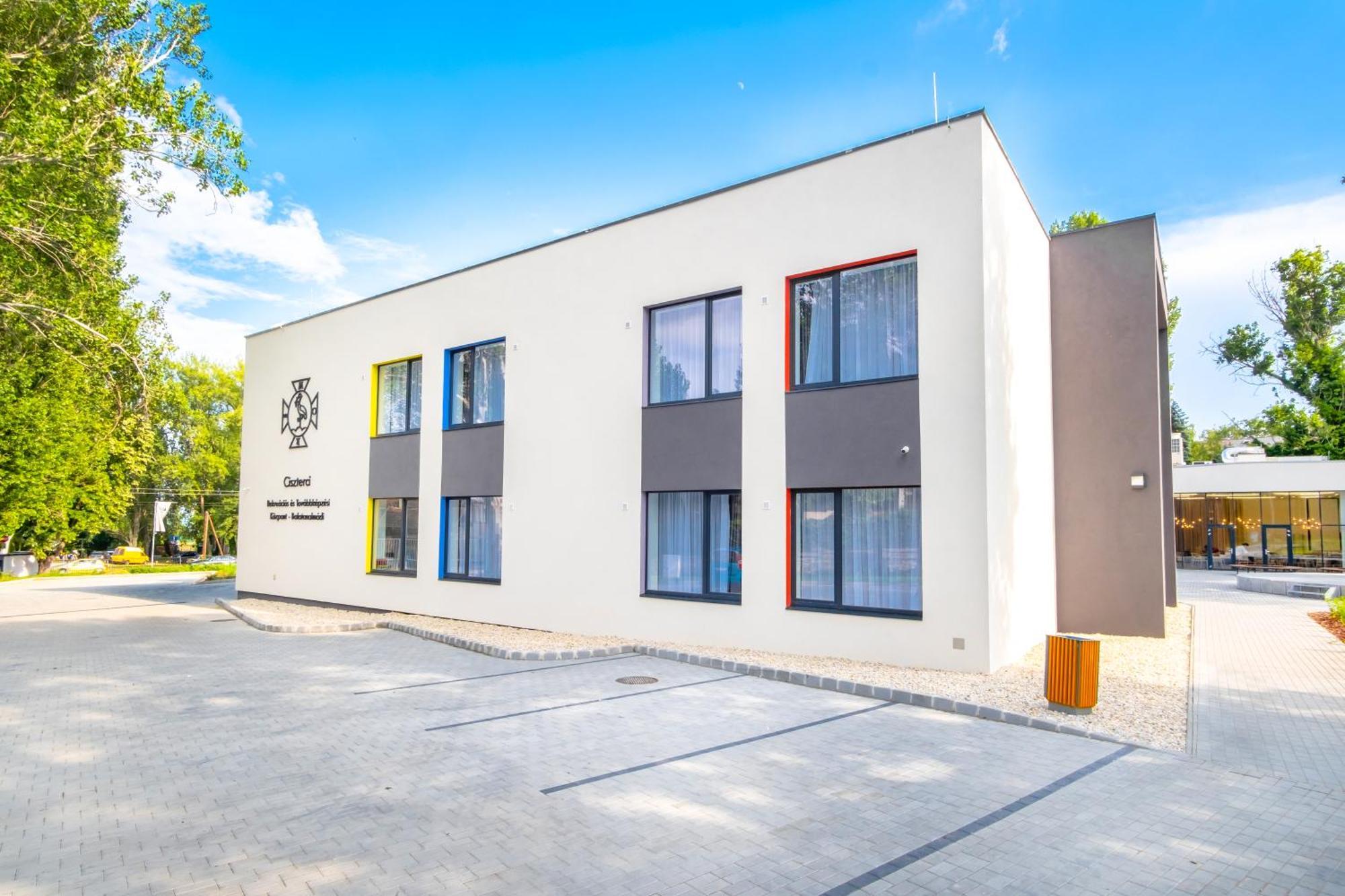 Ciszterci Rendezvenykoezpont Bed & Breakfast Balatonalmadi Bagian luar foto