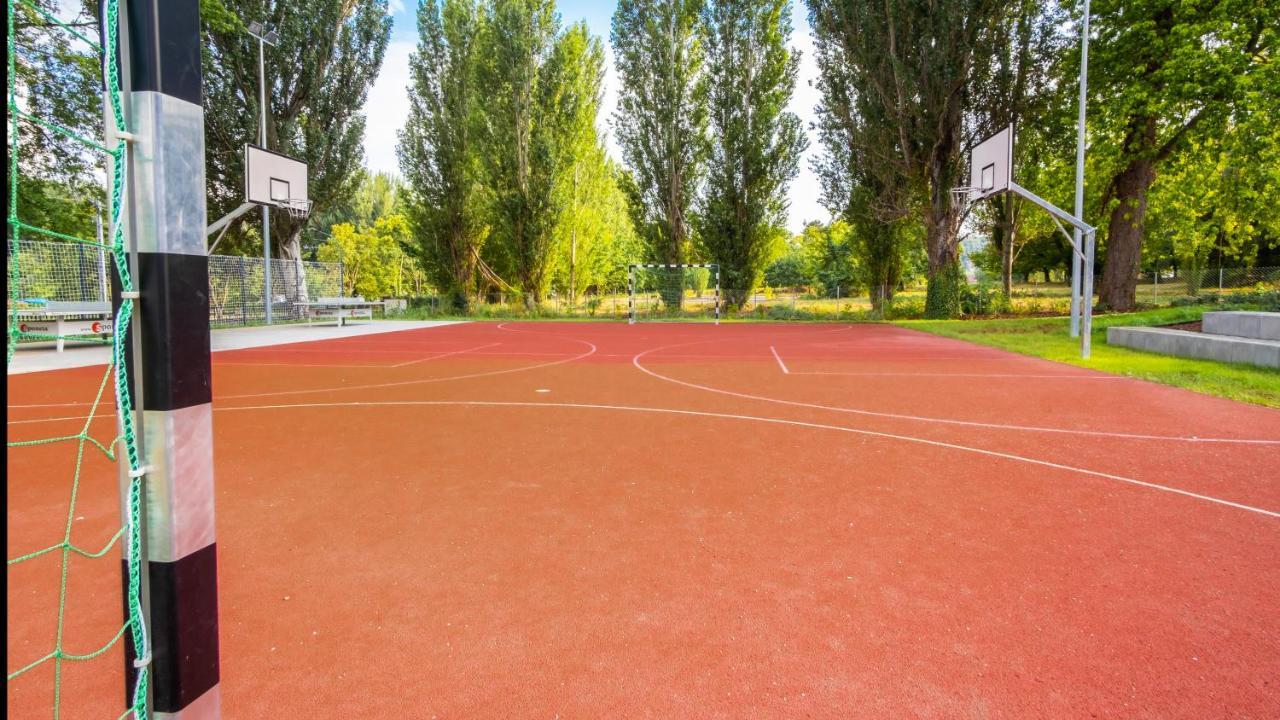 Ciszterci Rendezvenykoezpont Bed & Breakfast Balatonalmadi Bagian luar foto