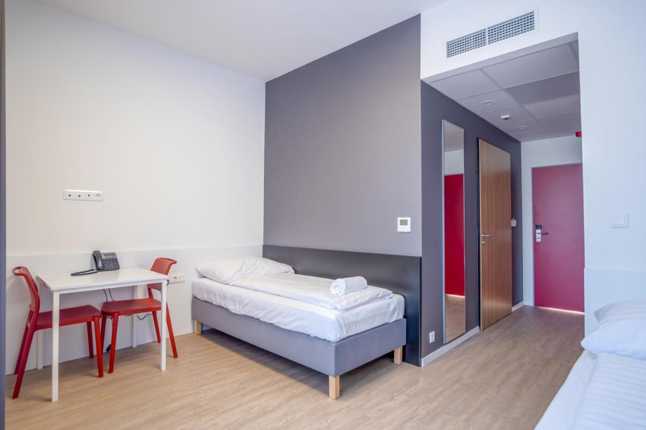Ciszterci Rendezvenykoezpont Bed & Breakfast Balatonalmadi Bagian luar foto