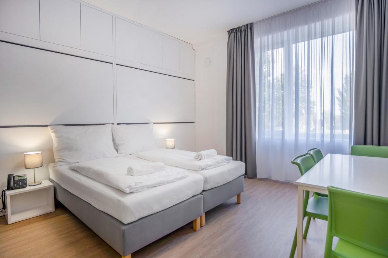 Ciszterci Rendezvenykoezpont Bed & Breakfast Balatonalmadi Bagian luar foto
